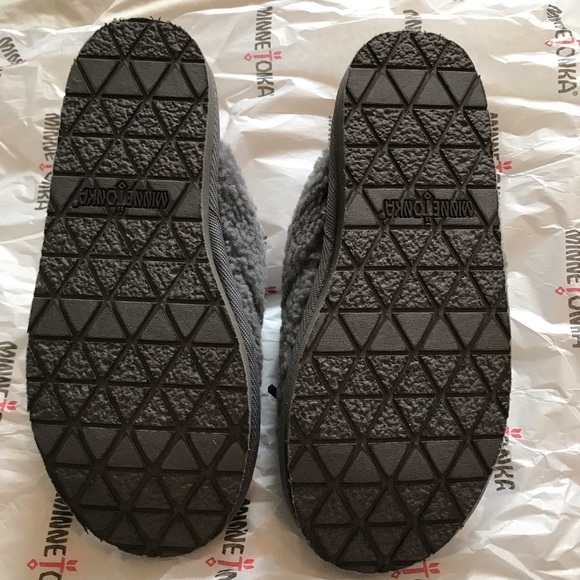 NWT NIB Minnetonka grey women’s slippers size 6 - Picture 3 of 7